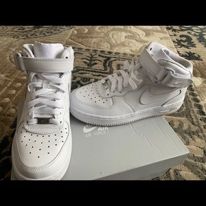 Air Force high tops size 5.5 Youth